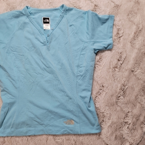 ✨️CL Vtg North Face Blue Short Sleeve V Neck Button Accent Vaporwick Top Size S - Picture 3 of 12